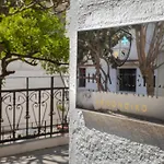 Arhondiko Apartment Vs Rhodes Town